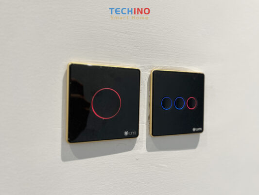 Công tắc cảm ứng của Lumi có viền kim loại màu vàng sang trọng, được bo tròn ở bốn góc