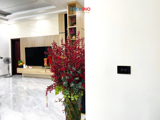 Thiết kế tối gian của công tắc cực kỳ hài hòa với không gian ngôi nhà