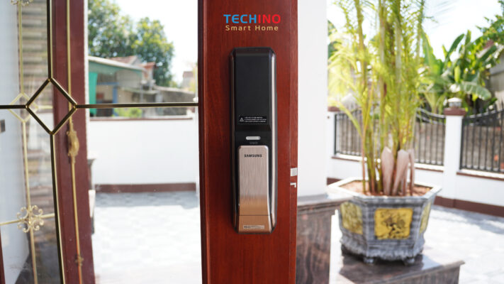 Khóa cửa thông minh 
