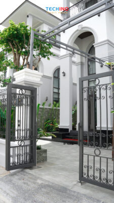 Cổng tự động giúp chủ nhà dễ dàng đóng mở du trời nắng hay mưa